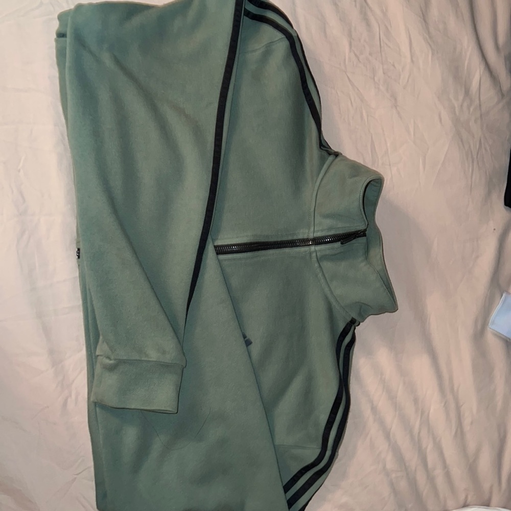 Lovely turtleneck zip up